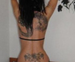  Geile tattoo Milf op zoek naar jou! 