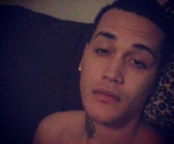  Lion snoept graag buiten de deur 