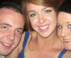  Gezocht een  geile jonge vrouw voor een trio 