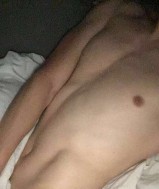  22 jarige jongen zoek vrouw voor sexdate (ALLE LEEFTIJDEN) 