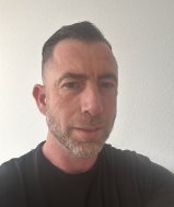 Leuke vent zoekt naar nieuwe uitdagingen met dame(s)