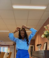  Verfijnde Godin zoekt voetslaven 