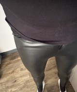  Een man in vrouw kleding  